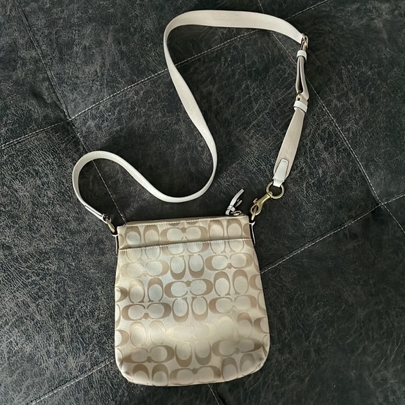 COACH Crossbody Purse - Picture 2 of 16